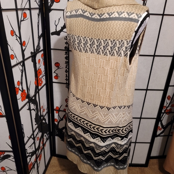 G.H. Bass & Co Ladies Acrylic Earthy Colors Aztec Art Vest Sleeveless/Size Small - Picture 7 of 8